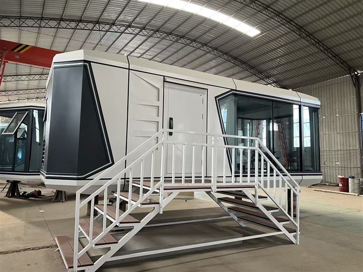 Movable Space Capsule